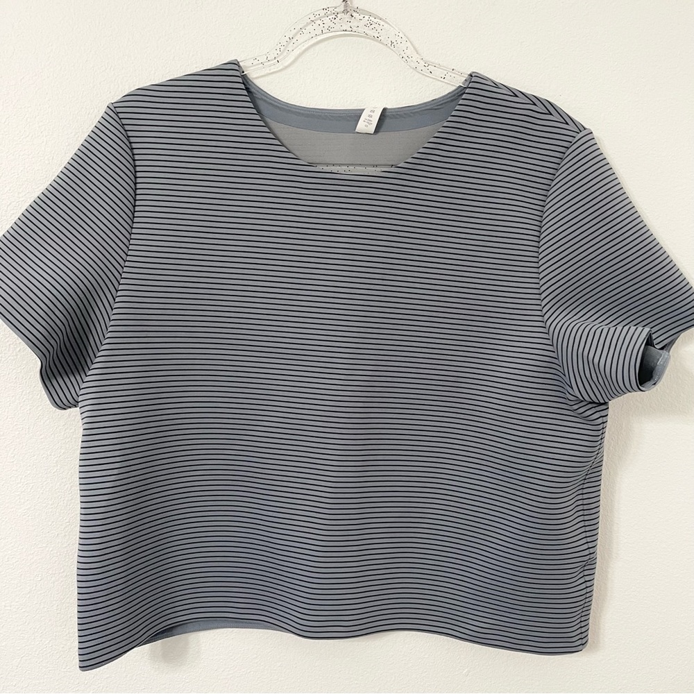 Lululemon Shaped Sterling Blue Striped Cropped Short Sleeve Top Size 12